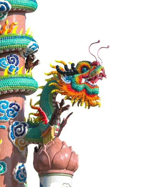 Obří čínský drak na bílém pozadí — Stock fotografie