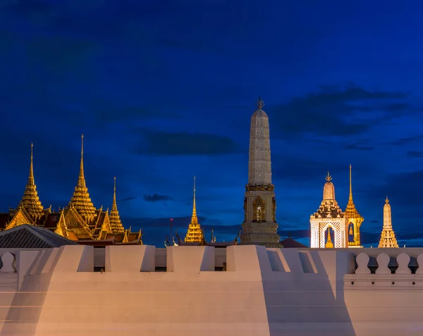 Cerca de gran palacio o Wat Phra Kaew templo de Tailandia en prohibición —  Fotos de Stock