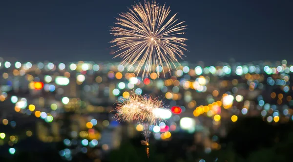 Multicolor fireworks with bangkok cityscape Blurred Photo bokeh — Stock Photo, Image