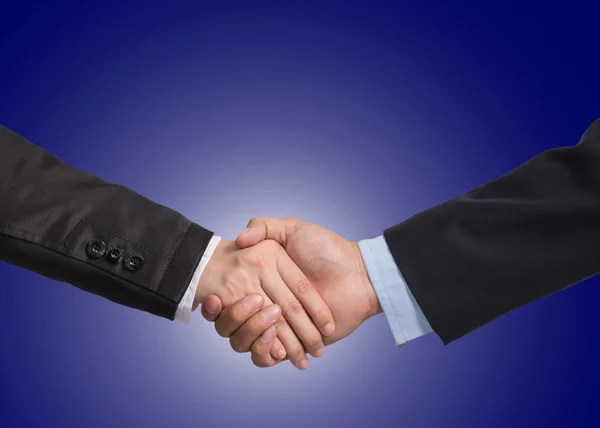 Χειραψία μεταξύ ένας επιχειρηματίας και ένας επιχειρηματίας σε σκούρο blu — Φωτογραφία Αρχείου