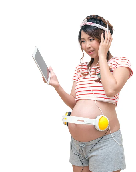 Těhotná žena poslech písně — Stock fotografie