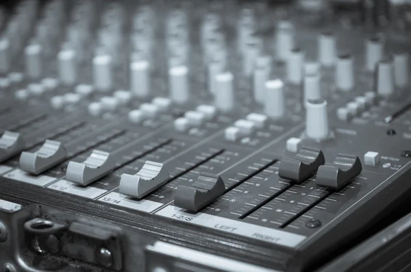 Digitale muziekapparatuur, muziek mixer met track — Stockfoto