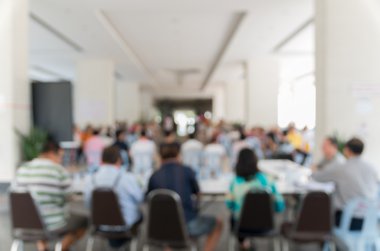 Aydınlık bir konferans Salonu'nda toplantı bulanık arka plan