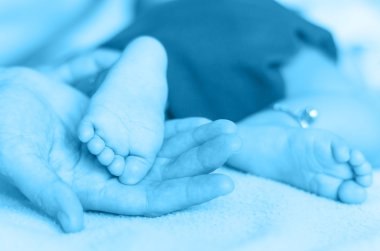 Anneler bir yandan bebek ayaklar