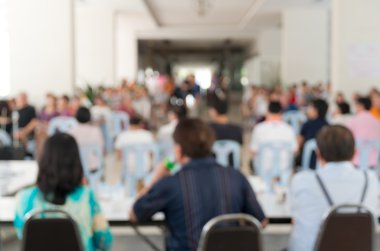 Aydınlık bir konferans Salonu'nda toplantı bulanık arka plan