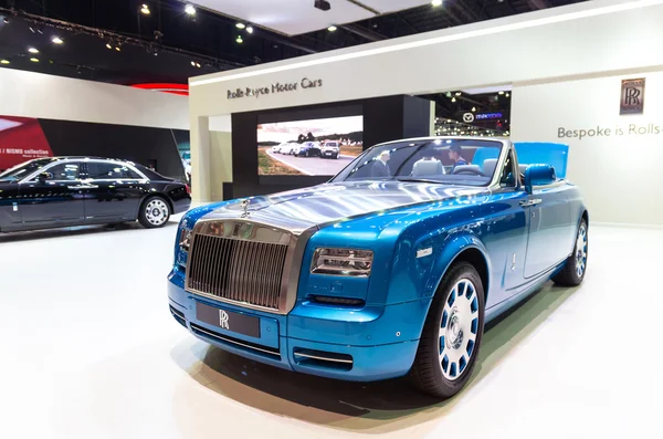 BANGKOK - 3 DE ABRIL: Rolls royce en el espectáculo teatral en The 36 th Bangkok International Motorshow, en abril. 3, 2015 en Bangkok, Tailandia —  Fotos de Stock