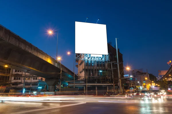 Tom billboard för annonsering på twilight time — Stockfoto