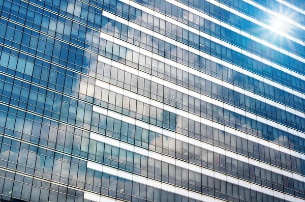Closeup glass of Modern business building skyscrapers, Concept d'entreprise d'architecture — Photo