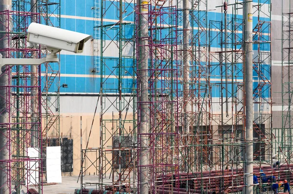 Caméra de sécurité CCTV sur le moniteur des travailleurs du chantier de construction — Photo