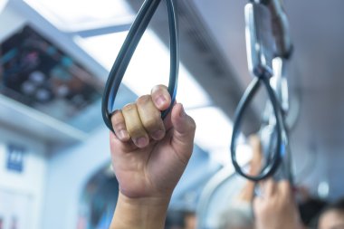 Eli kolu döngü gökyüzü tren