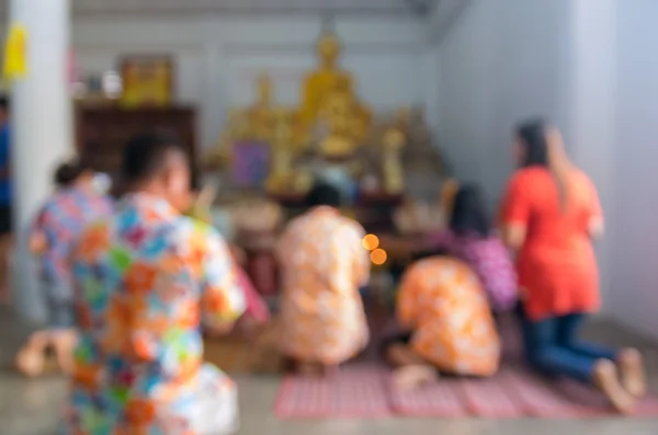 Abstraktní rozmazané fotografie buddhistického modlí buddha pozadí — Stock fotografie
