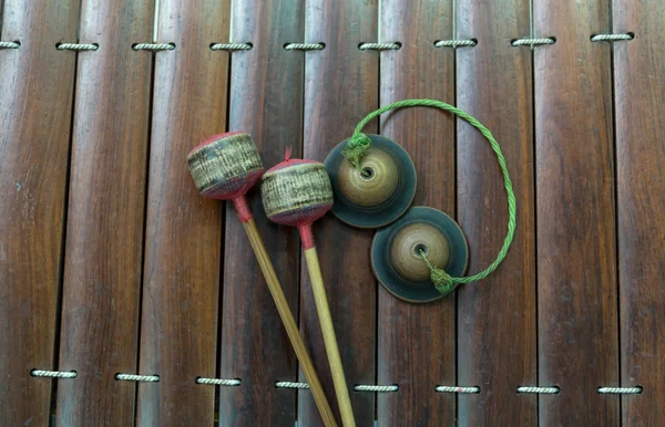 Closeup thajské hudební nástroj (Alto xylofon) s kastaněty, asijské nástroj — Stock fotografie