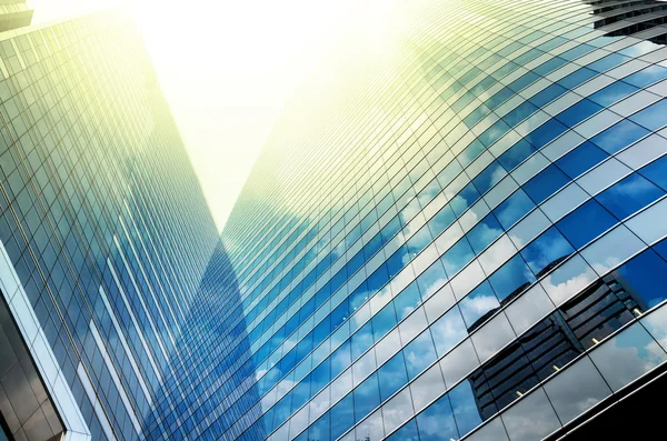 Moderno edificio de negocios de vidrio de rascacielos, concepto de negocio de arquitectura — Foto de Stock