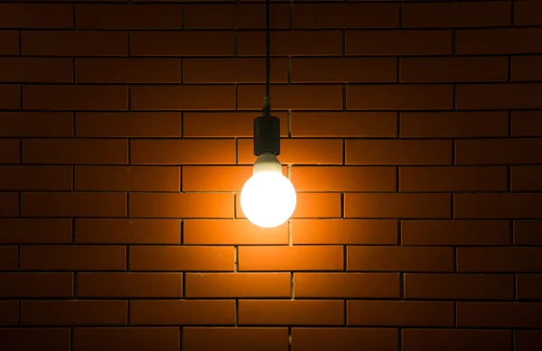 Dekorasi pencahayaan mewah pada latar belakang dinding bata — Stok Foto