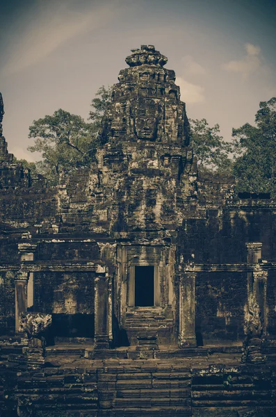 Zbliżenie twarzy kamienia świątynia Bajon starożytnej w Angkor Thom. Siem Reap, Kambodża — Zdjęcie stockowe