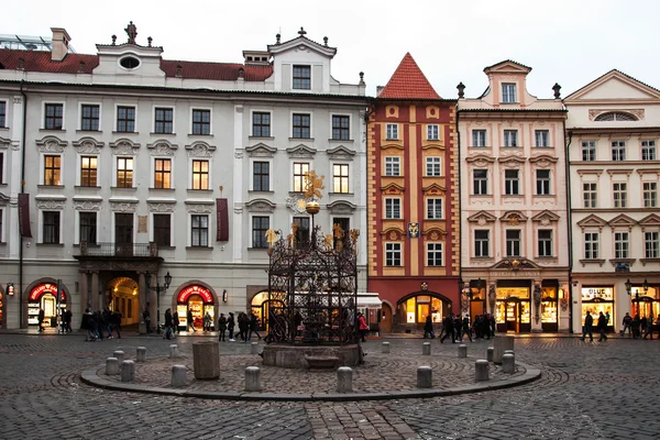 Sent på eftermiddagen på Male namesti i Prag — Stockfoto