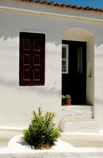 Porta e finestra in marrone — Foto Stock