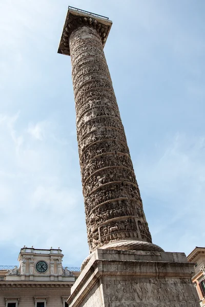 Columna de Marco Aurelio en la plaza Colonna, Roma — Foto de Stock