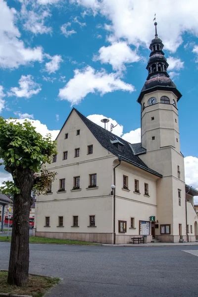 Stadhuis in Stare Mesto in Jeseniky gebergte — Stockfoto