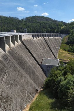 Çek Cumhuriyeti 'nin ortasında içme suyu ve hidrolik enerji santrali olarak Vir barajı