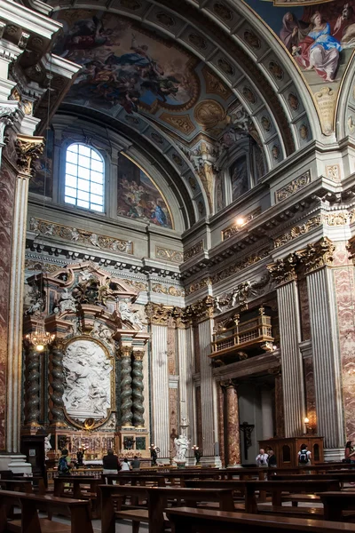 Altare laterale nella chiesa dei Gesuiti a Roma — Foto Stock