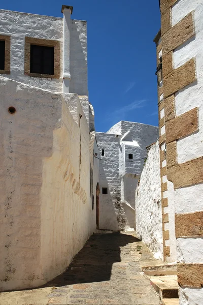 Typowe greckie wąską uliczkę — Zdjęcie stockowe
