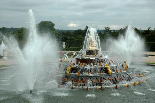 Fontänen i trädgården i Versailles — Stockfoto