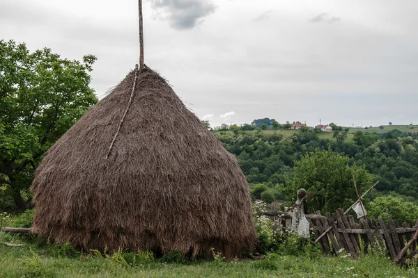 Старый традиционный Haystack — стоковое фото
