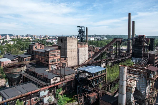 Eski, terk edilmiş çelik fabrikası