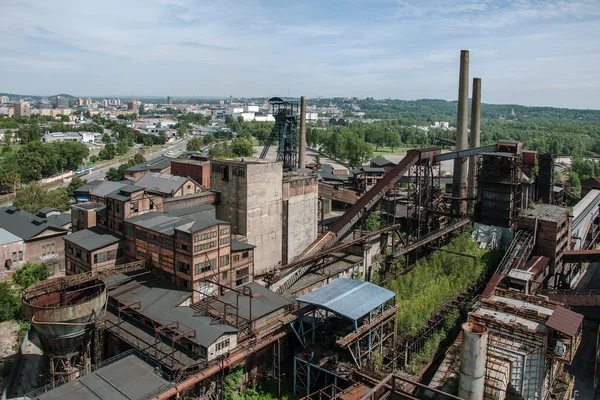 Eski, terk edilmiş çelik fabrikası