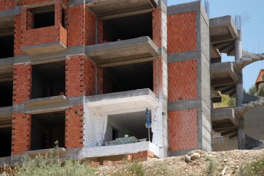 Bitmemiş binada sabırsız kiracı