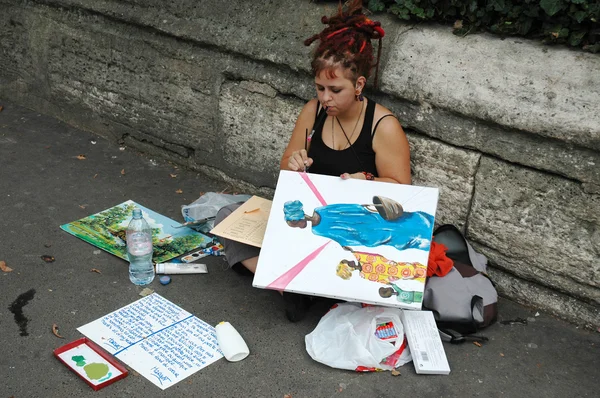 Joven pintora en la calle — Foto de Stock