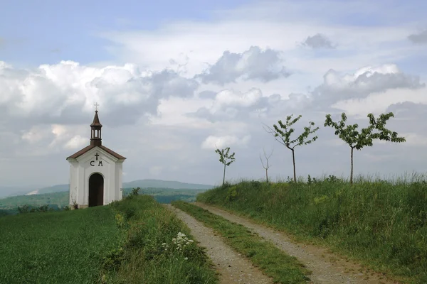 Cappella sopra il villaggio Menik vicino Litovel — Foto Stock