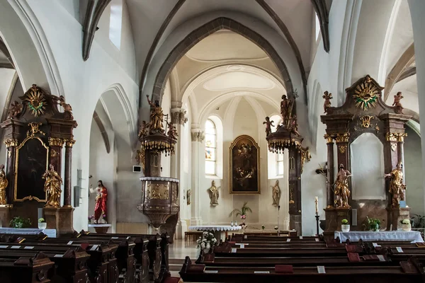 Het interieur van de kerk in Ivancice — Stockfoto