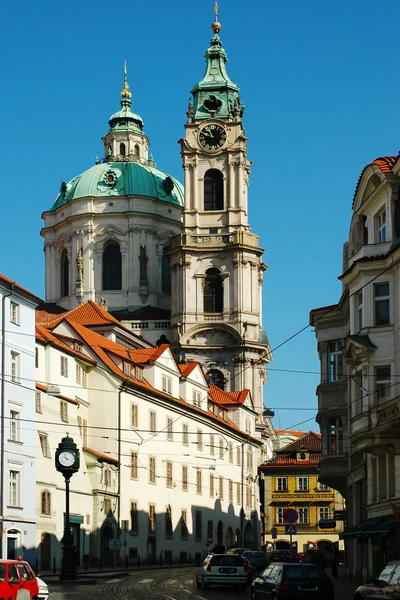 St Nicholas kyrka i Prag — Stockfoto