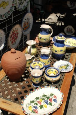 Geleneksel Yunan yemekleri seramik boyalı