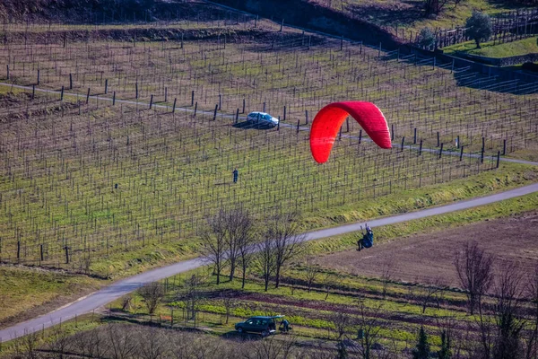 Selektiver Fokus Auf Die Rote Kuppel Arbeit Und Spaß Rund — Stockfoto