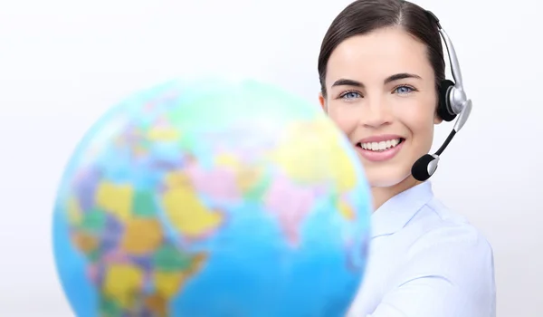 Opérateur de service à la clientèle femme avec casque souriant, tenant globe — Photo