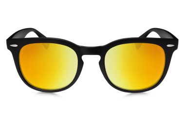 Beyaz arkaplanda izole edilmiş güneş gözlükleri 