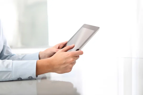 Hand-Touchscreen-Tablet — Stockfoto