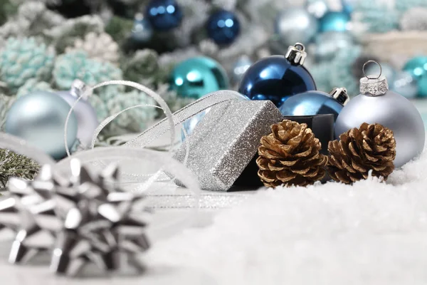 Fondo Navidad Alegre Caja Regalo Plata Con Lazo Cinta Junto —  Fotos de Stock