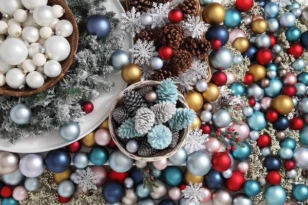 Top View Christmas Decorations Centerpiece Garland Balls Basket Pine Cones — Stock Photo, Image