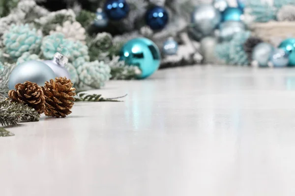 Buon Natale Sfondo Argento Blu Palle Natale Pigne Decorazioni Tavolo — Foto Stock