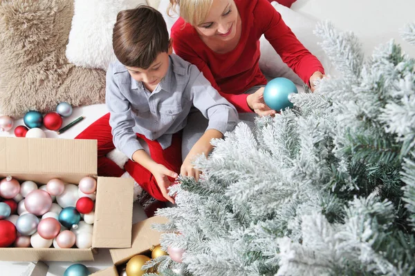 Merry Christmas Home Mom Son Hang Balls Christmas Tree Top — Stock Photo, Image