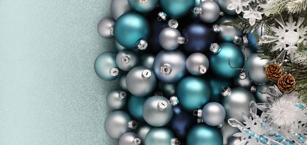 メリークリスマス背景青いボール雪の結晶と松のコーンの組成物のトップビューは グリーティングギフトカードテンプレートとして有用なライトブルーの背景に隔離された — ストック写真