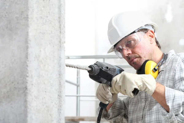 Homem Usando Uma Broca Pneumática Elétrica Fazendo Buraco Parede Trabalhador — Fotografia de Stock