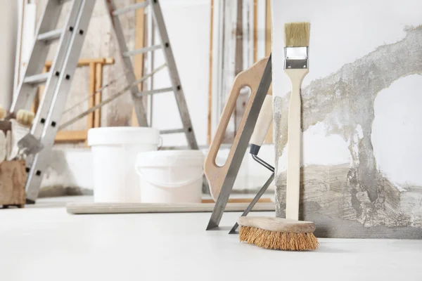 Indoor Schot Van Dichtbij Frontaal Zicht Metselaar Stukadoor Huisschilder Gereedschappen — Stockfoto