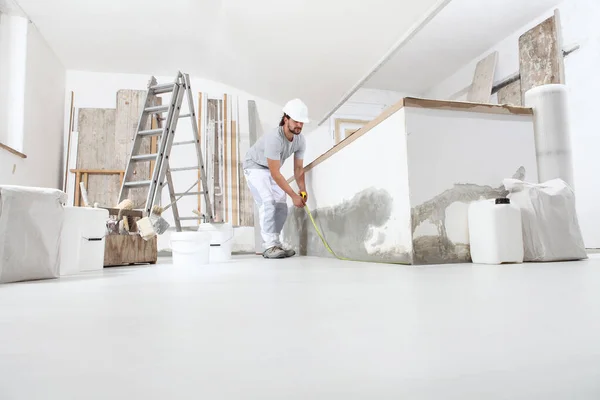 Construction Worker Plasterer Man Measuring Wall Measure Tape Building Site — Stock Photo, Image