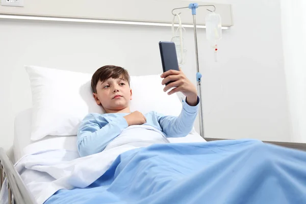 Sad Child Lying Bed Alone Hospital Room Taking Selfie Smartphone — Stock Photo, Image