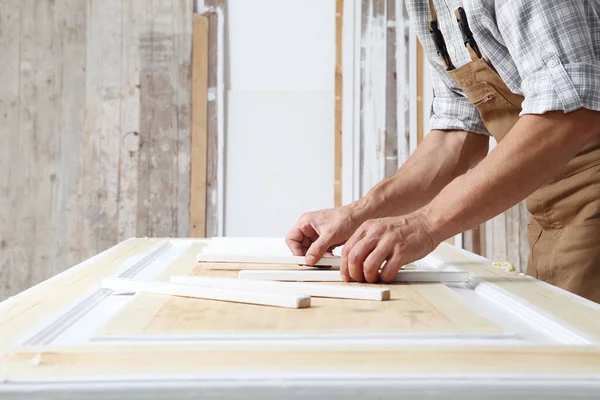 Male Carpenter Working Wood Carpentry Workshop Putting Wooden Sticks Door — Stockfoto